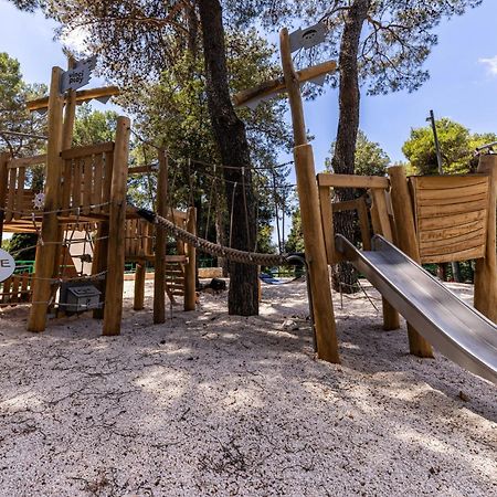 Porton Mobile Home Rovinj Exteriör bild
