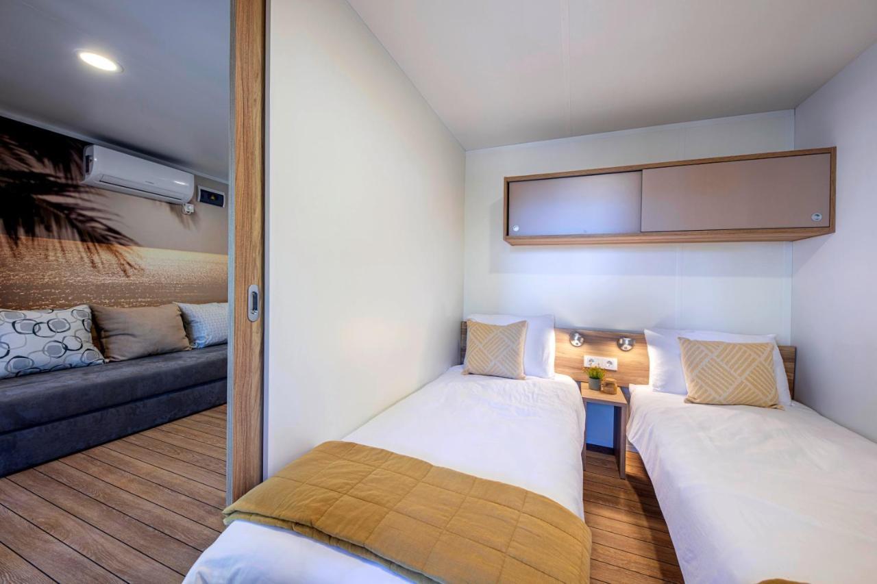 Porton Mobile Home Rovinj Exteriör bild